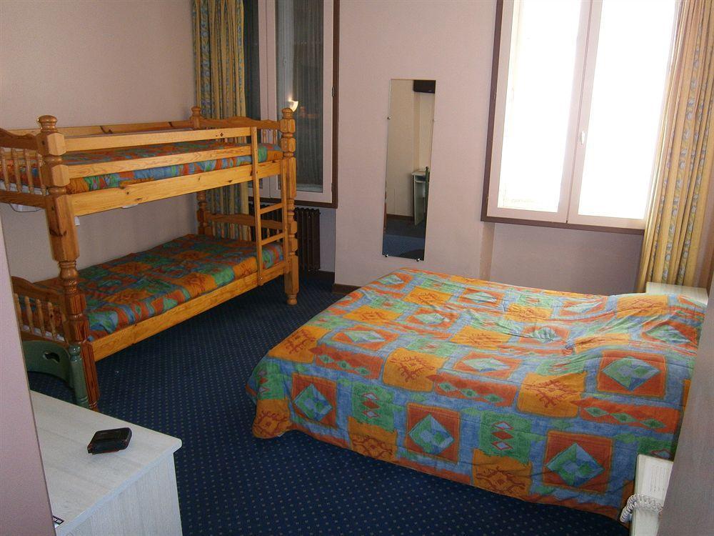 Logis Hotel Saint Jacques วาลองซ์ ภายนอก รูปภาพ
