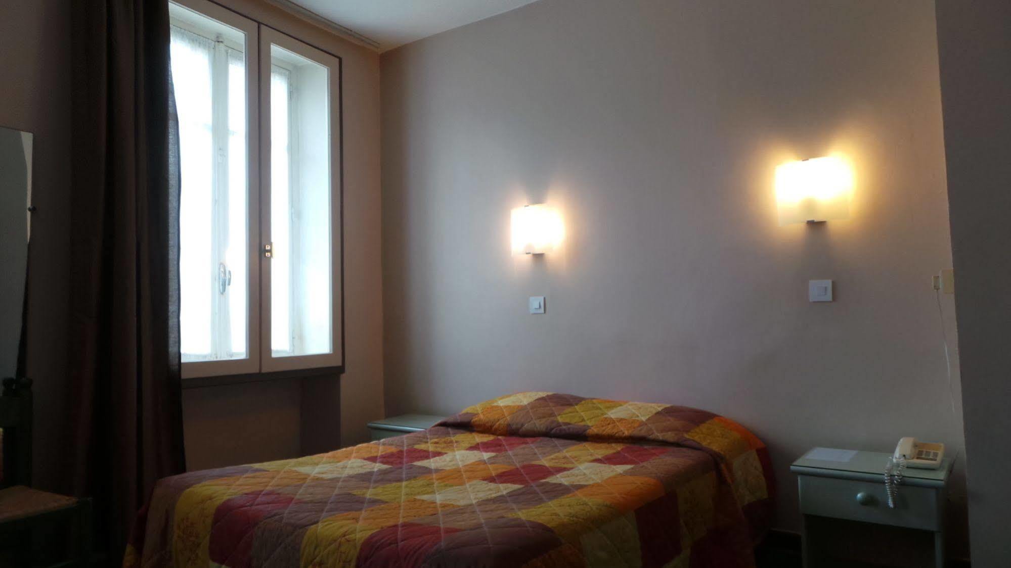 Logis Hotel Saint Jacques วาลองซ์ ภายนอก รูปภาพ