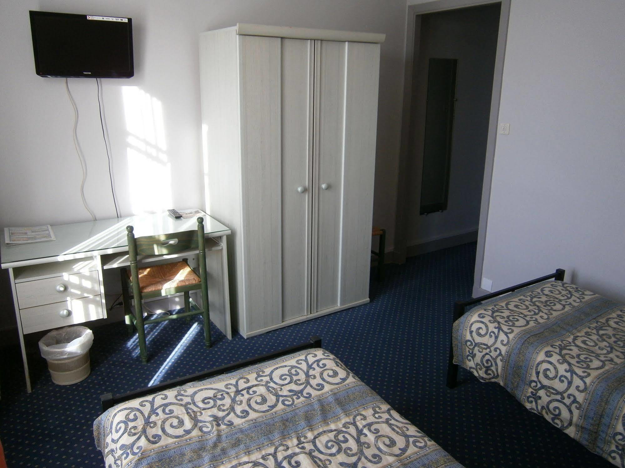 Logis Hotel Saint Jacques วาลองซ์ ภายนอก รูปภาพ