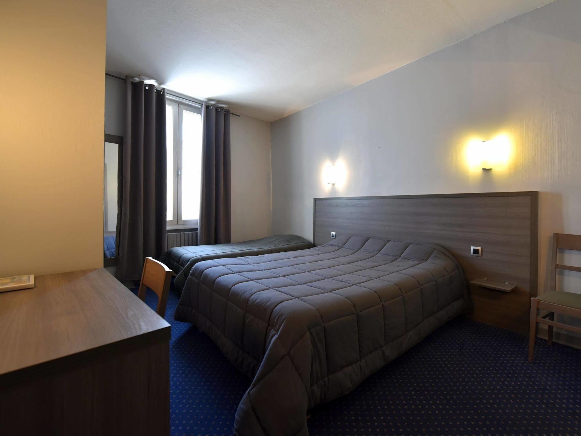 Logis Hotel Saint Jacques วาลองซ์ ภายนอก รูปภาพ