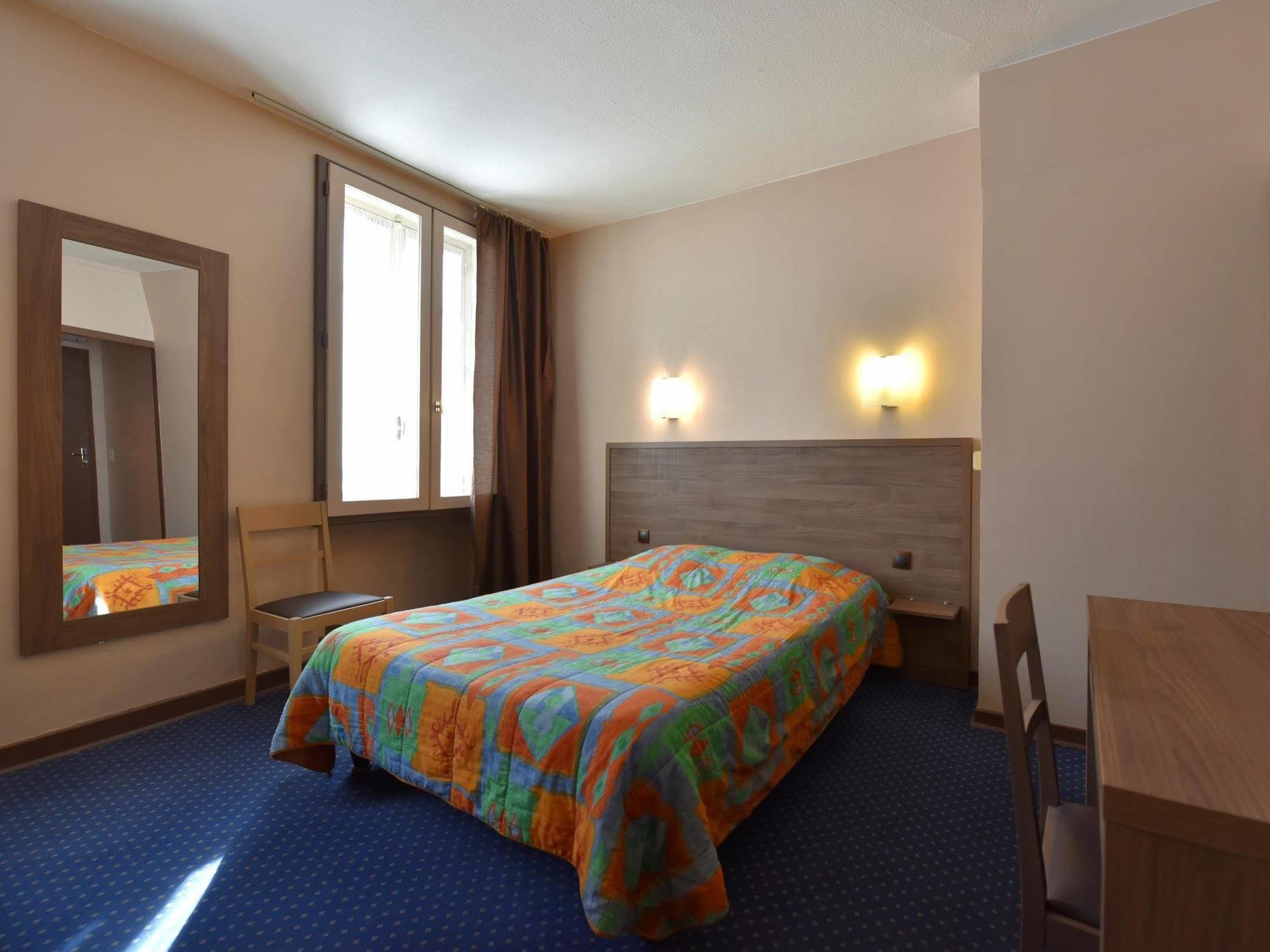 Logis Hotel Saint Jacques วาลองซ์ ภายนอก รูปภาพ