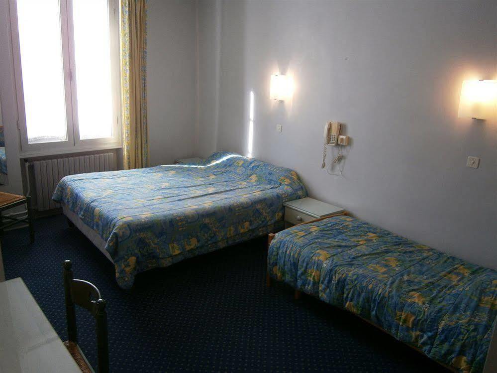 Logis Hotel Saint Jacques วาลองซ์ ภายนอก รูปภาพ
