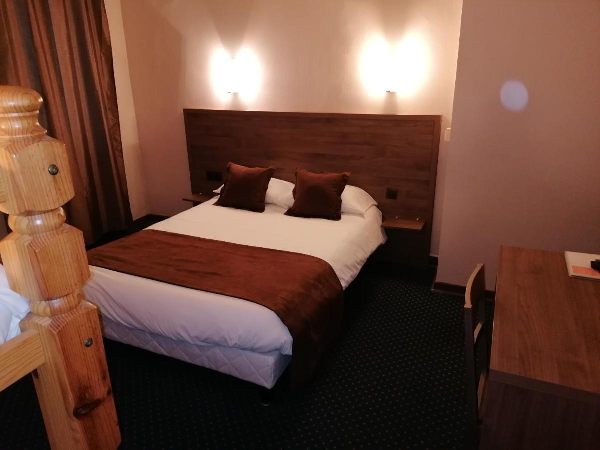 Logis Hotel Saint Jacques วาลองซ์ ภายนอก รูปภาพ